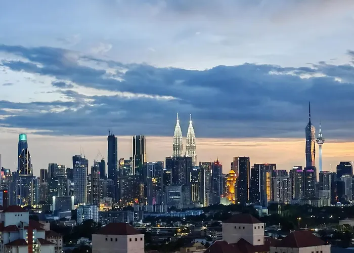 Space Themed Klcc View Condominium @ 6-8 Pax