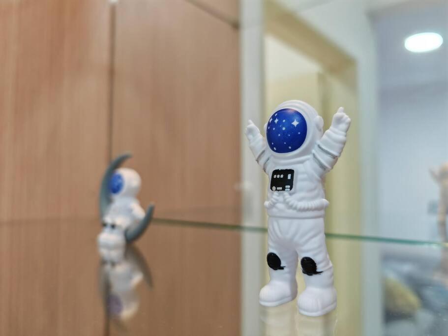 Space Themed Klcc View @ 6-8 Pax *