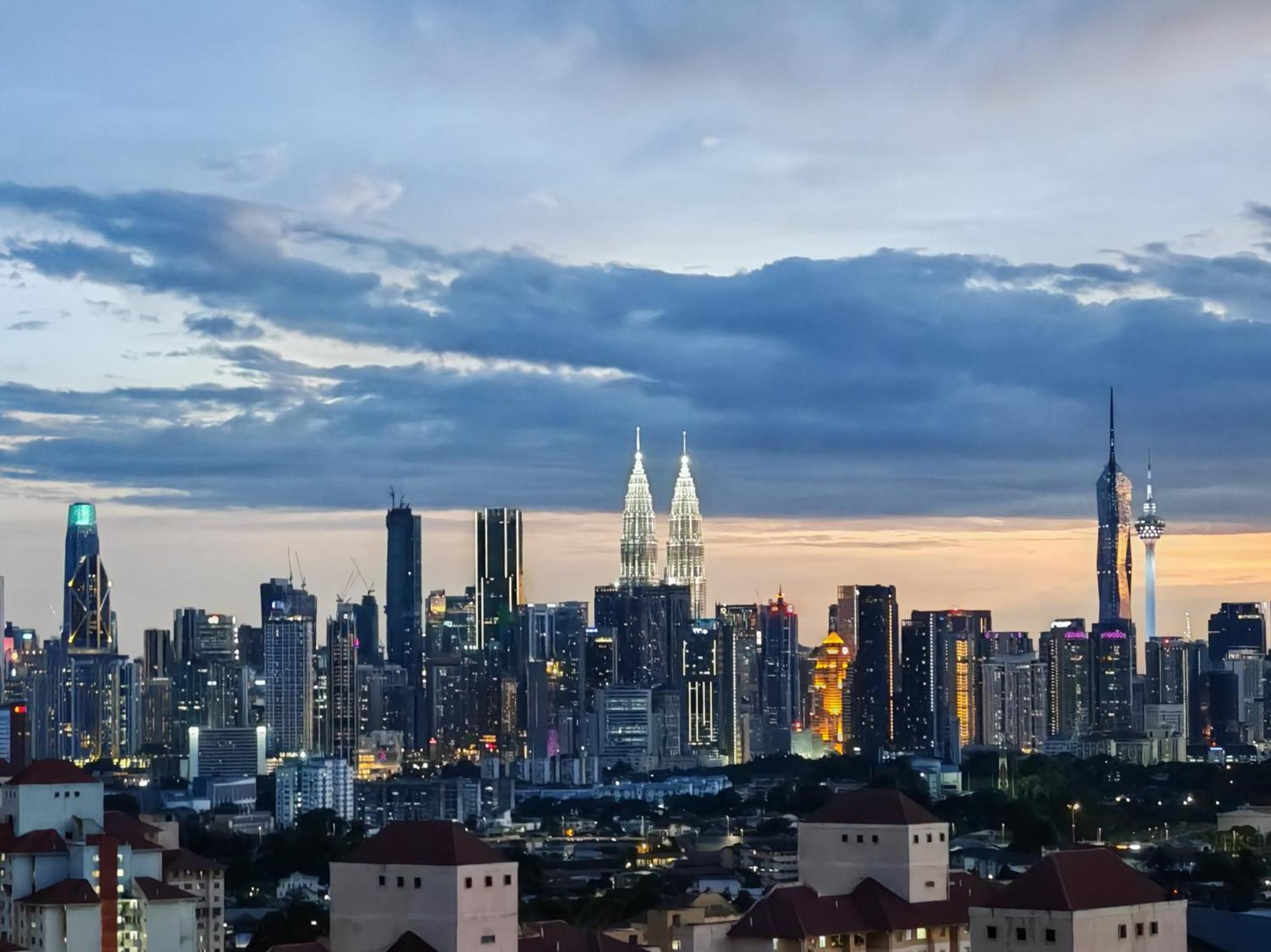 Apartment Space Themed Klcc View @ 6-8 Pax