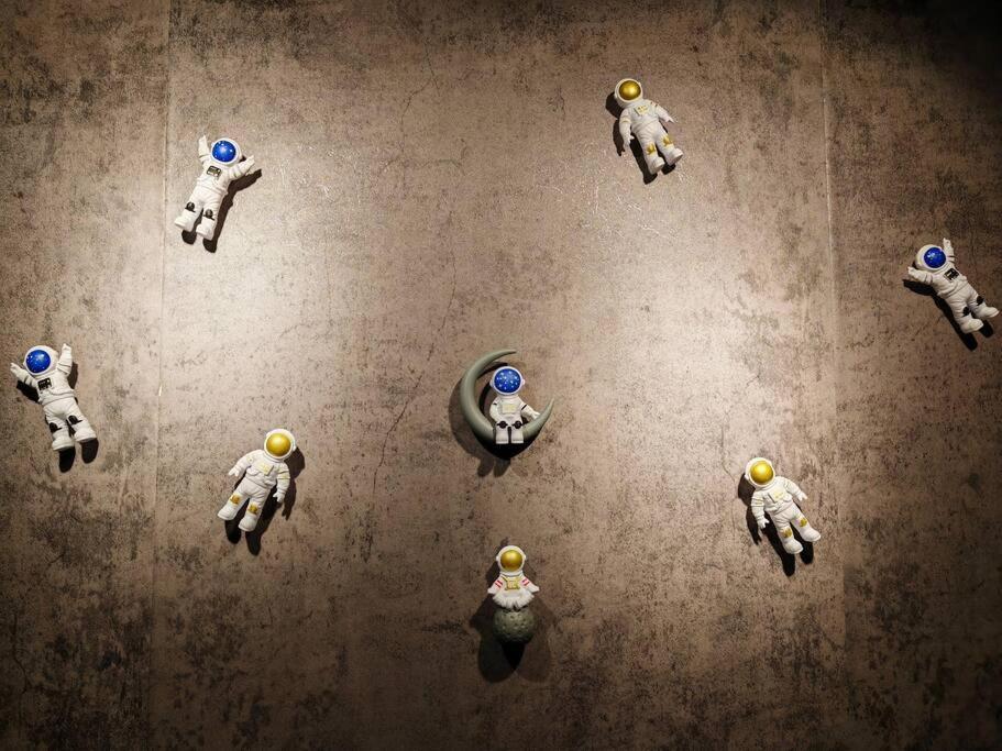 Space Themed Klcc View @ 6-8 Pax
